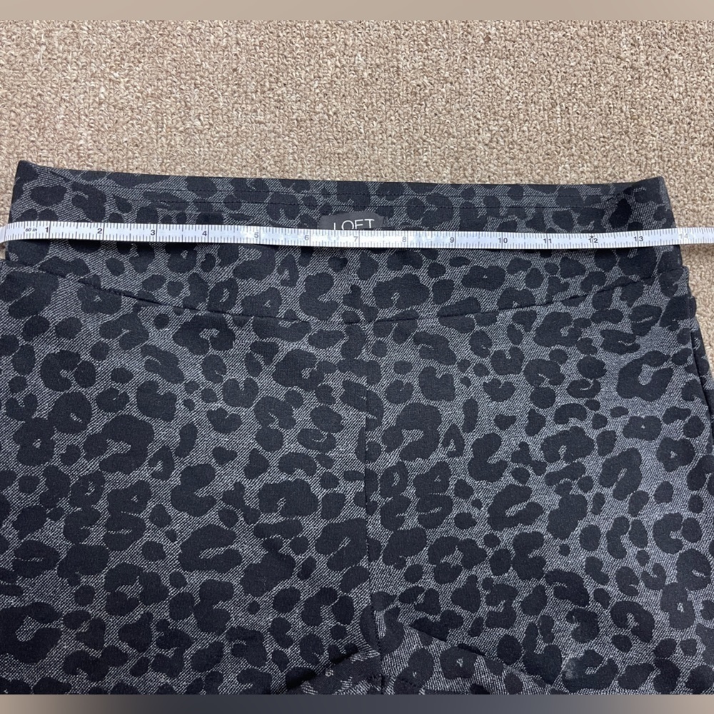 LOFT: Seamed Ponte Gray Leopard Leggings, Size S PETITE - Picture 4 of 8